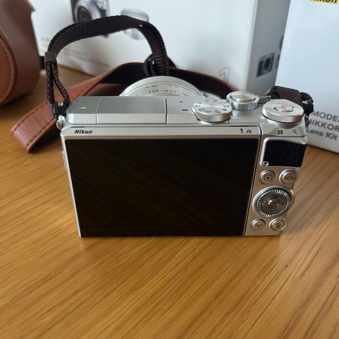 Nikon J5 ダブルレンズキット　純正カバー付