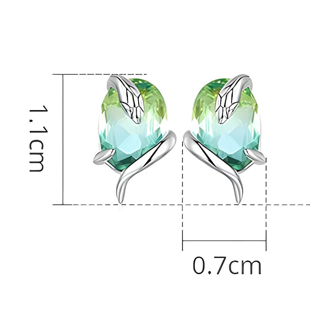 p104/【プラチナ仕上✧】白蛇ピアス　シルバー925　神秘的　開運　スネーク