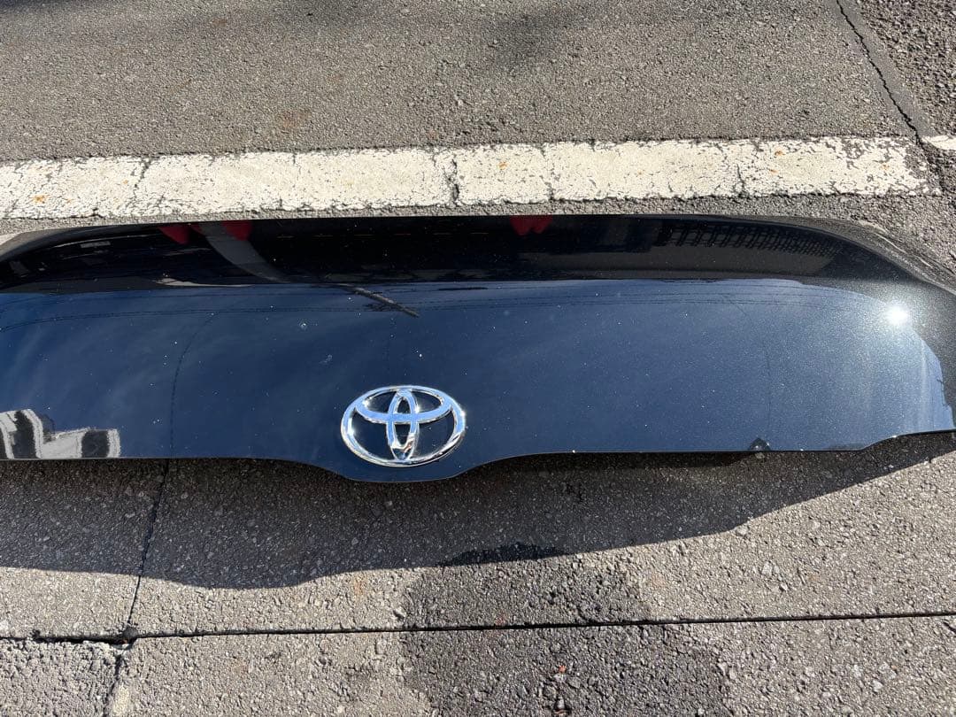 トヨタ ハイエース標準ボンネット　ブラック