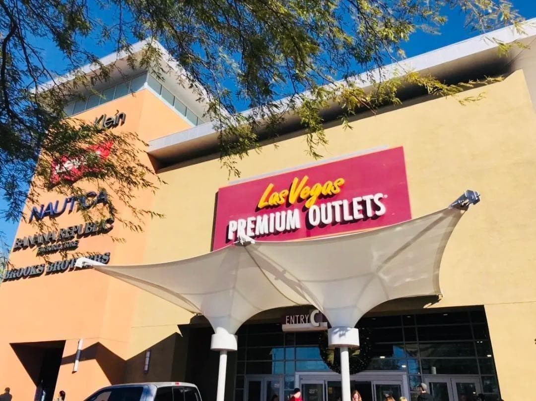 未使用品.COACHコーチ.ストベリー（苺柄）マルチカラー長財布