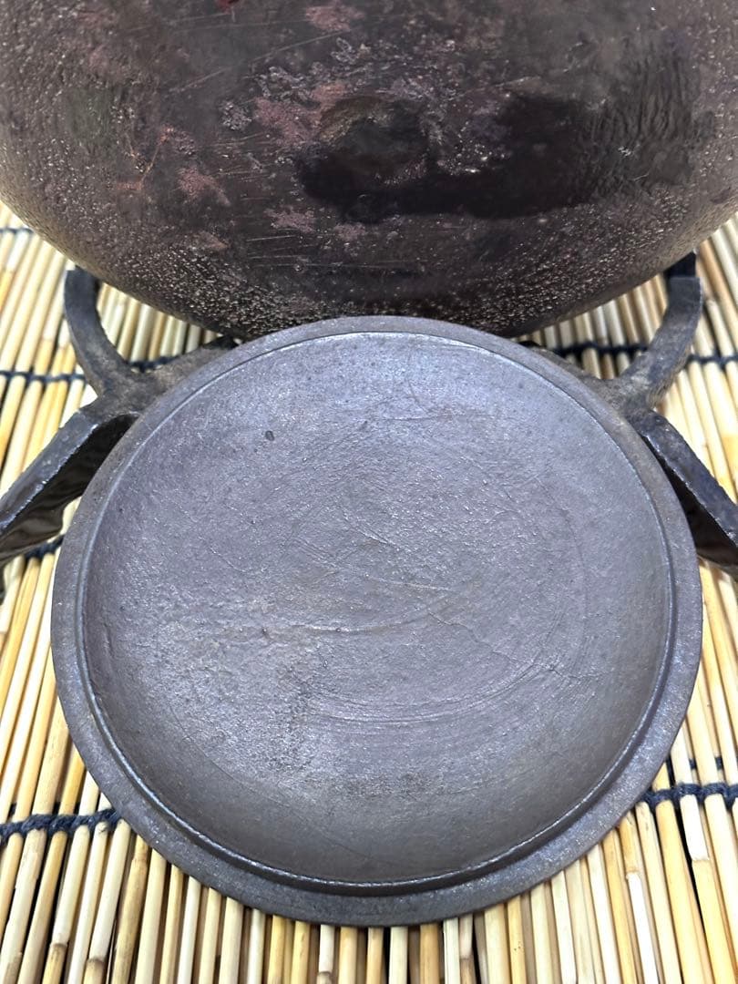 未使用品 山形鋳物師 横倉嘉山作 平鉉梅文様　南部鉄瓶　南部鉄器　調理器具　鉄瓶