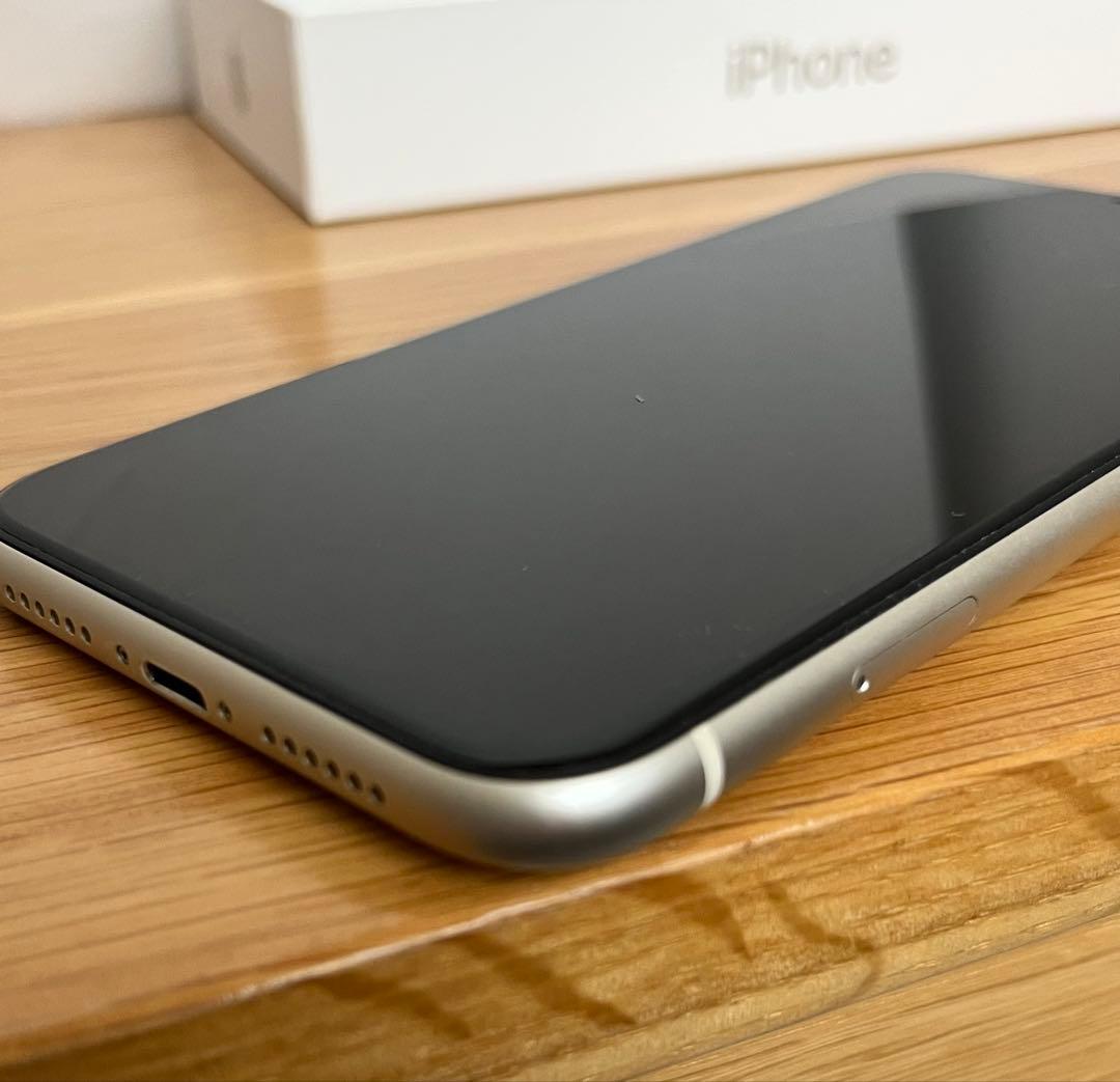 iPhone 11 128GB ホワイト SIMフリー 美品 バッテリー交換済