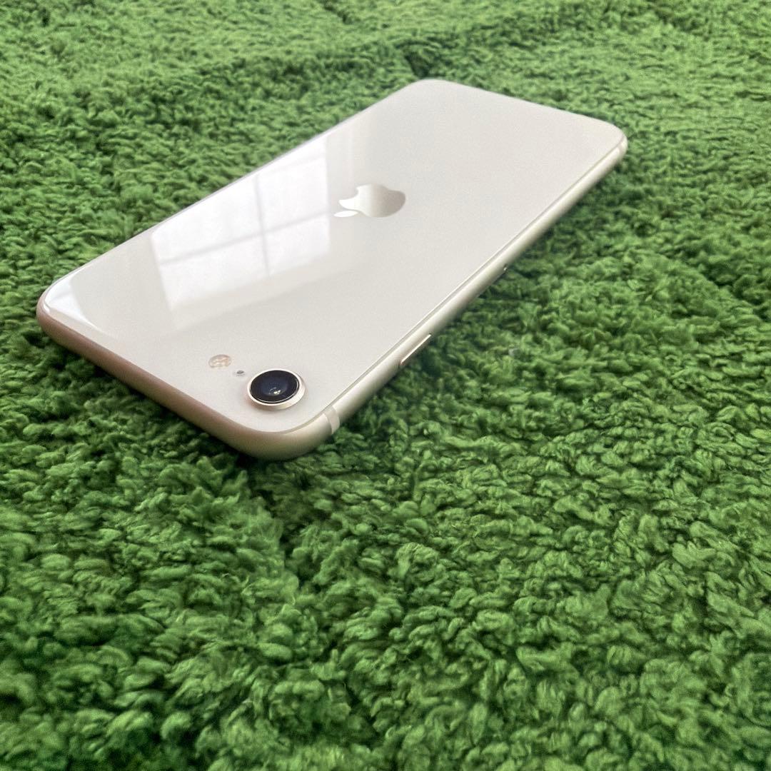 Apple iPhone SE (第3世代) 128GB スターライト本体