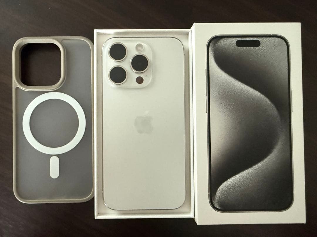 【訳あり】Apple iPhone 15Pro ホワイトチタニウム（ケース付き）