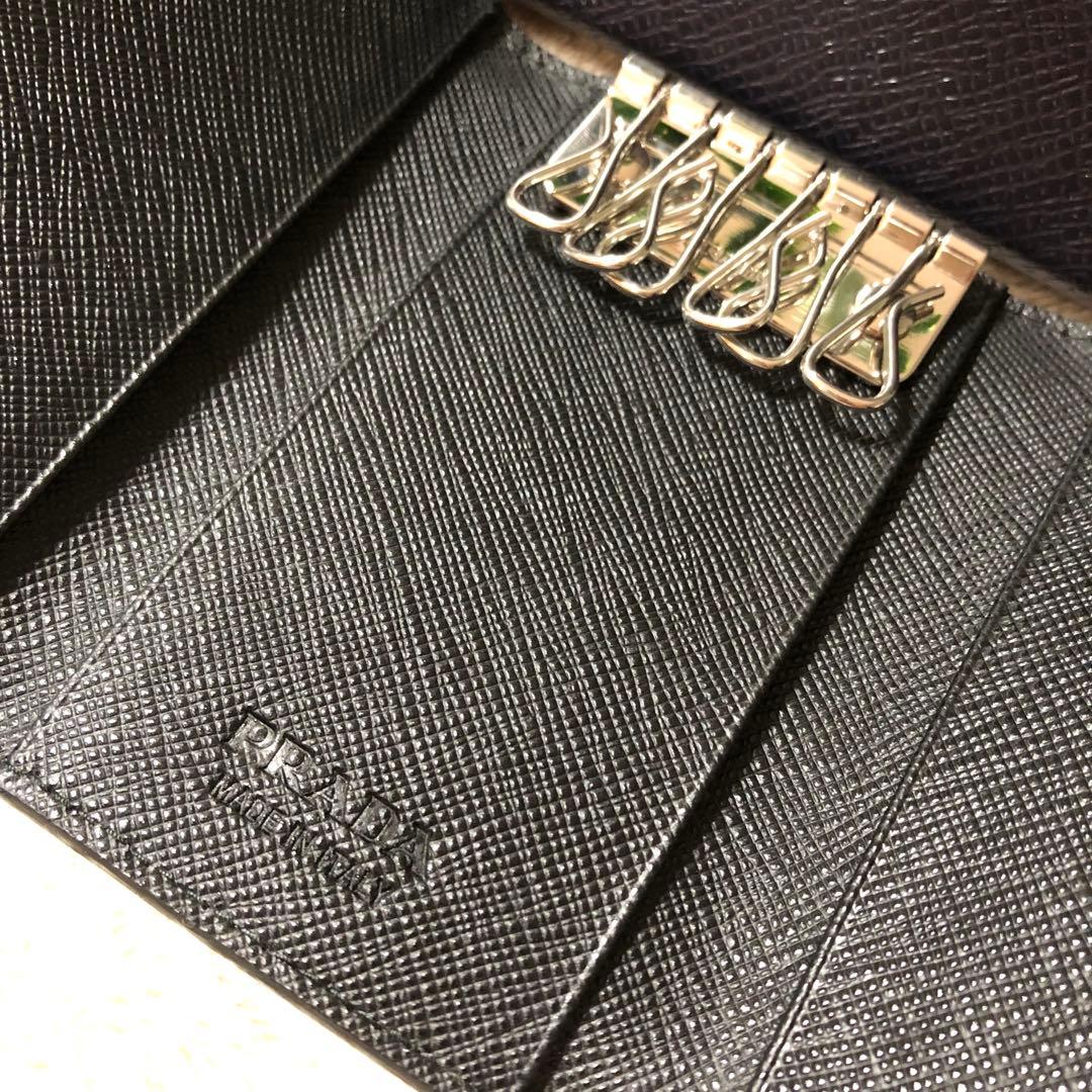 極美品　プラダ　キーケース　6連　サフィアーノレザー　ブラック　黒　箱付き