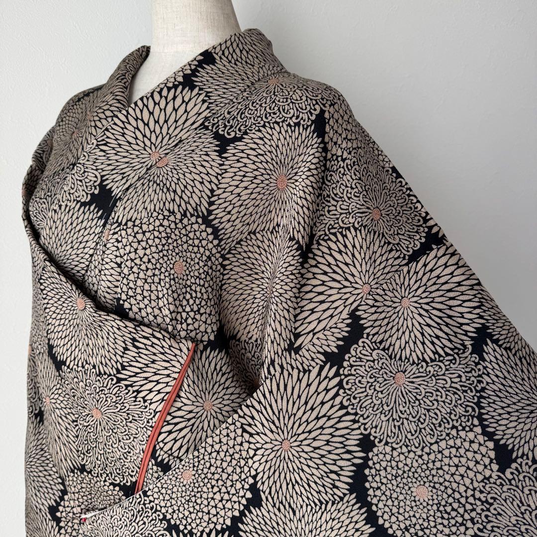 しつけ付き　正絹　小紋　和装　現代　着物　袷　165裄67 黒　縮緬　菊　トール