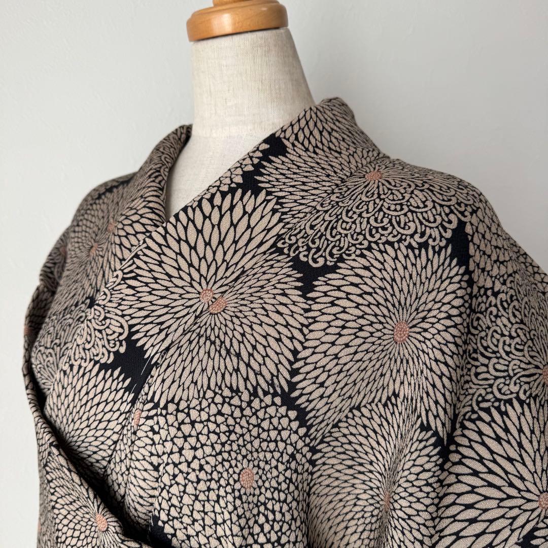しつけ付き　正絹　小紋　和装　現代　着物　袷　165裄67 黒　縮緬　菊　トール