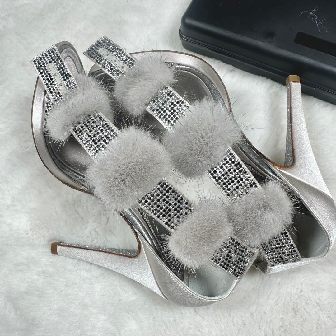 極美品　レネカオヴィラ　サンダル シルバー　21.5　ファー　オープントゥ