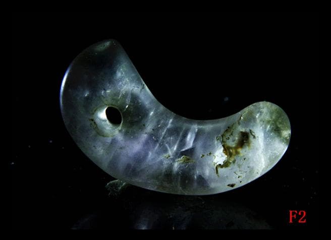 古墳期★表面風化★特有な結晶が見られ★古色上質薄紫色水晶製★特大コ字形勾玉