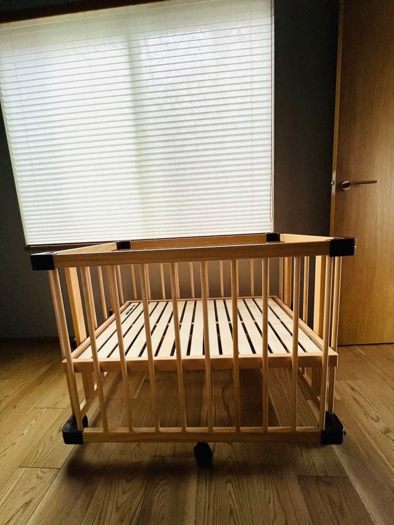 ベビーベッド/ ファルスカ