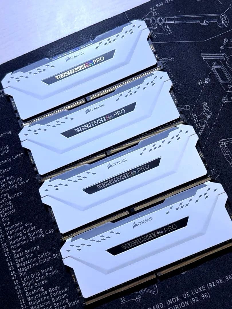 コルセアVengeance RGB PRO DDR4 3200MHz⭐︎4枚