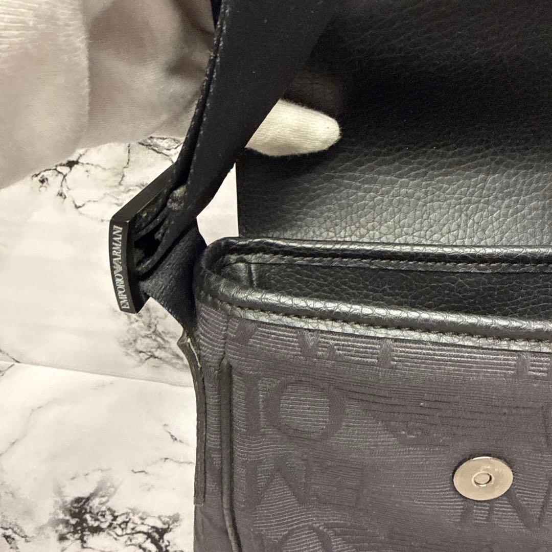 (極美品)大人気、アルマーニ、ショルダーバッグ、レザー、シボ革、人気色、黒、高級