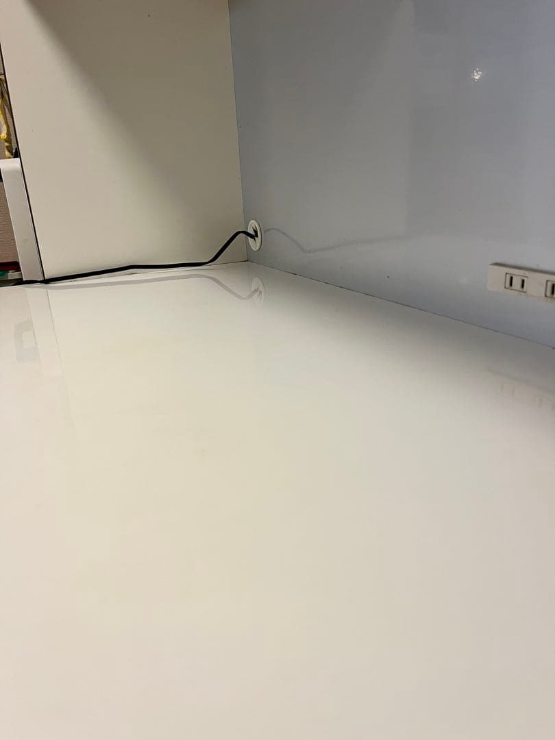 定価27万円★高級感あふれる食器棚　幅約140㌢