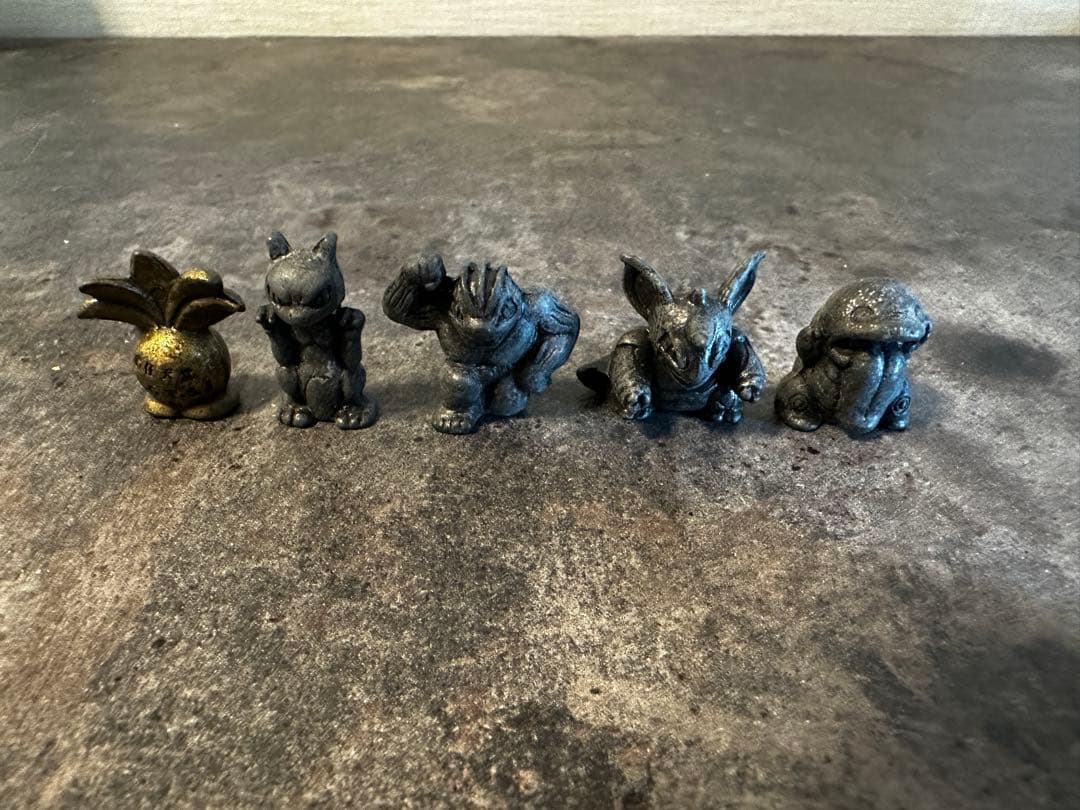 【希少】ポケモン　フィギュア　ピカチュウ　ゲンガー　リザードン　メタル　ゴールド