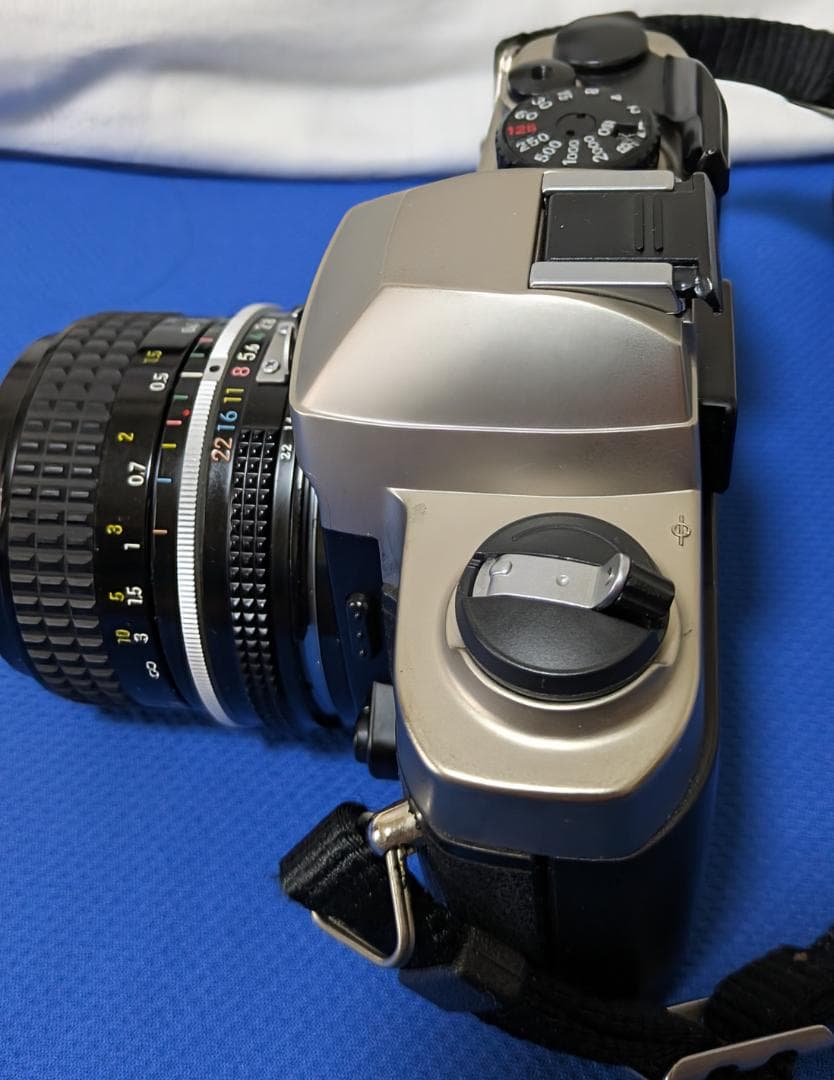 美品 nikon FM10 に広角レンズ(24mm f2.8)を取付てみました