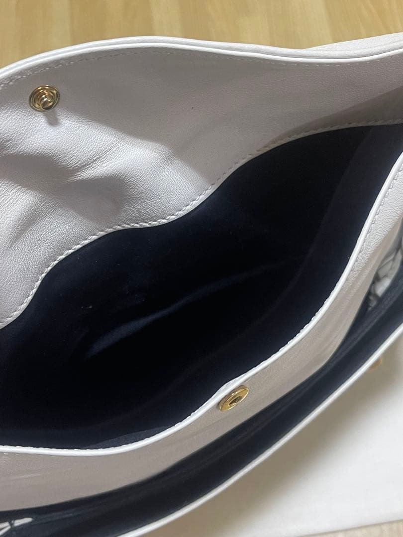 BALENCIAGAジャイアントエンべロープ　スタッズ　クラッチバッグ