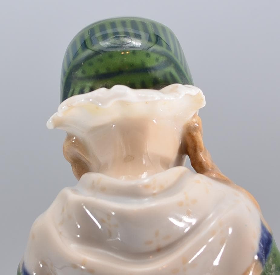 ボーンホルム島の少女　＃1323　★ロイヤルコペンハーゲン　デンマーク　絶版