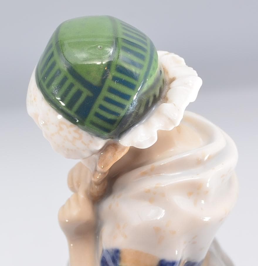 ボーンホルム島の少女　＃1323　★ロイヤルコペンハーゲン　デンマーク　絶版