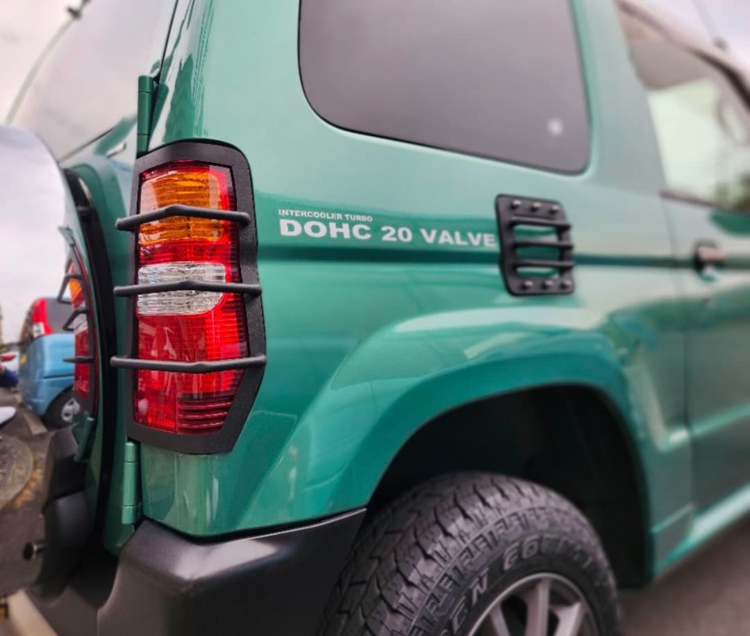 パジェロミニ　テールランプガード　左右セット