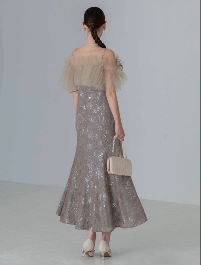 チュールフリル付きグレーパーティードレス
