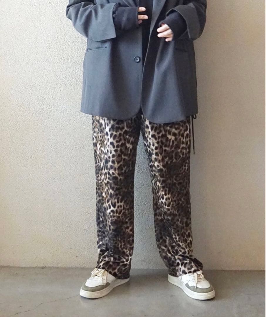 週末限定値下げ レオパベロアパンツ M