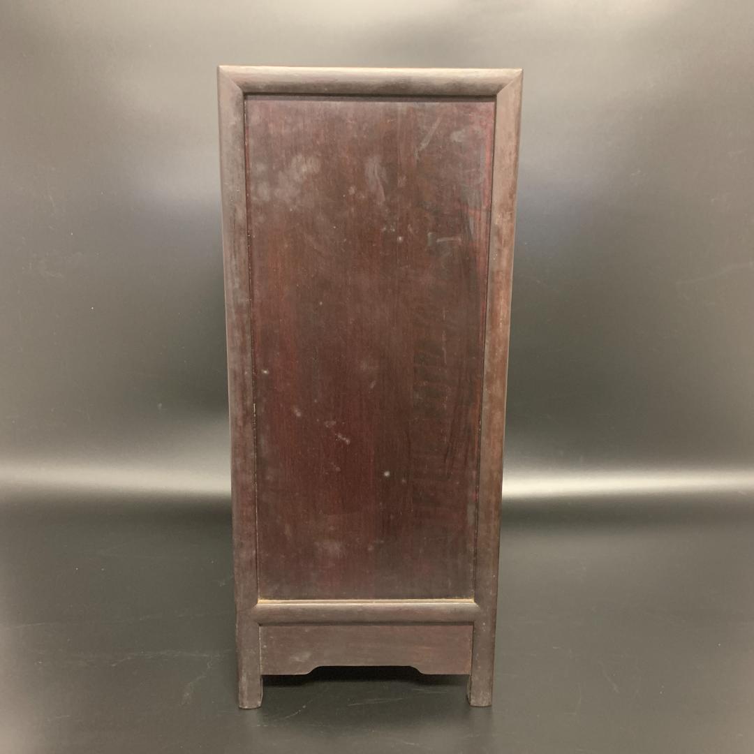 木製装飾キャビネット 扉付き 小引き出し 七抽斗 浮彫 彫刻