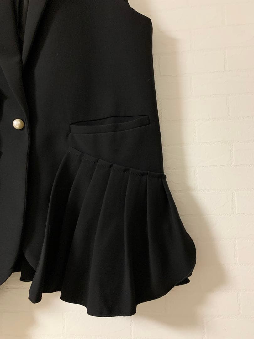 美品　PICCIN ピッチン　アシメントリー　フリルジレ　ブラック　M