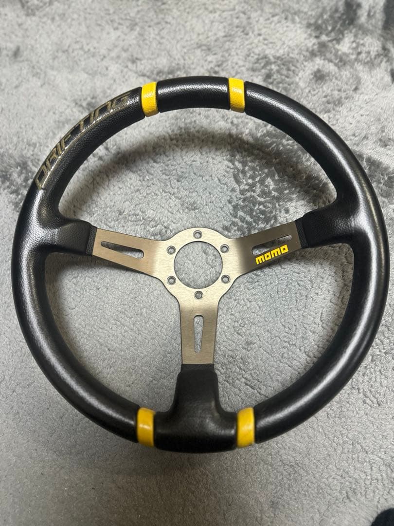最終値下げ　MOMO ステアリング 3スポーク 黒/黄色