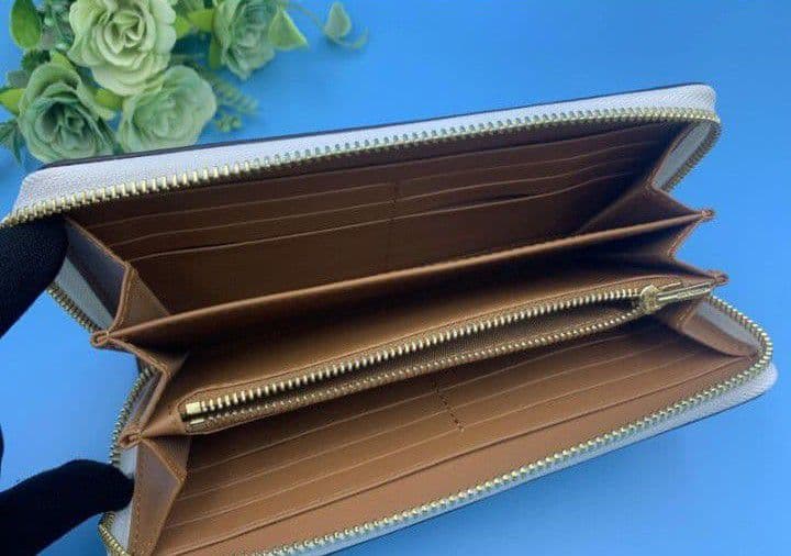 新品未使用コーチ長財布レディースホワイトシグネチャーロングジップ送料無料即日発送