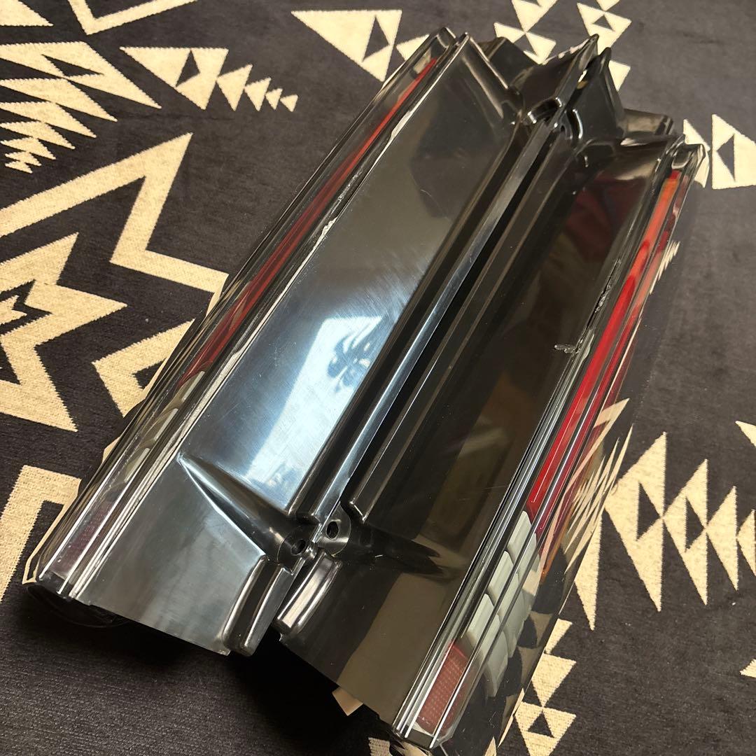 ハイエース 200系　テールランプ LED HELIOS ヘリオス　左右セット