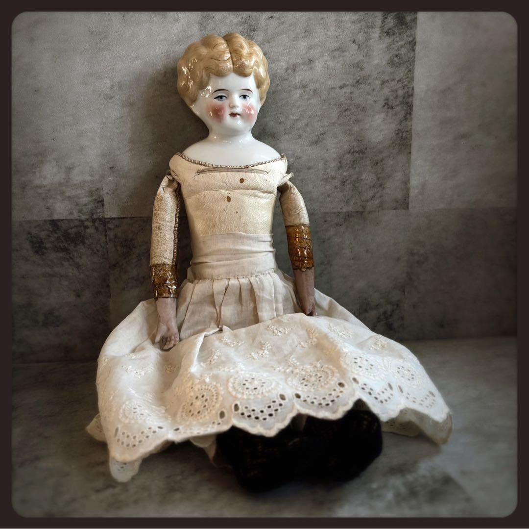 アンティーク ブロンド　チャイナヘッドドール　レザーボディ