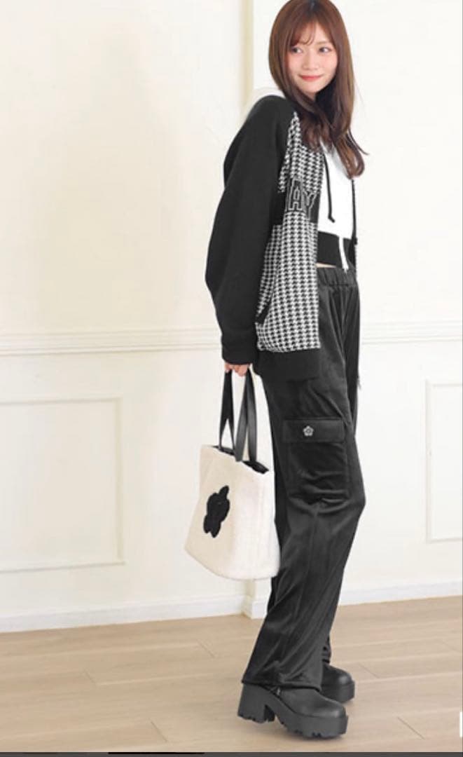 マリークワント　新作全国完売カラー　定価以下ベロアカーゴブラックパンツ　匿名配送