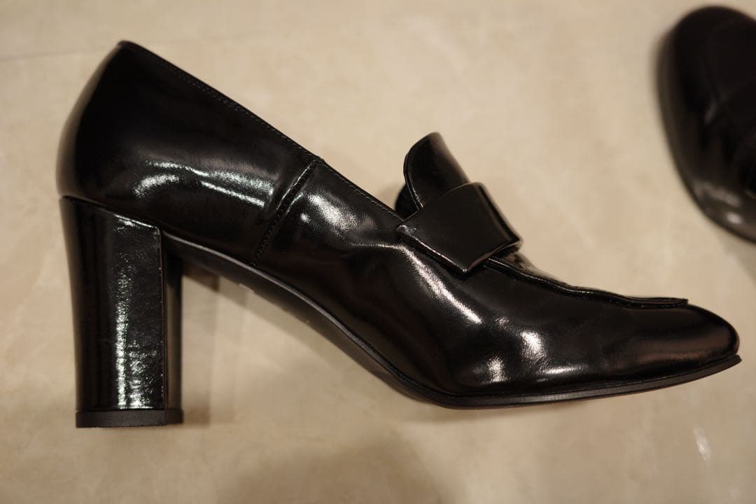 本革 エナメル ローファー ヒール 黒 ブラック 歩きやすい 万能 美品