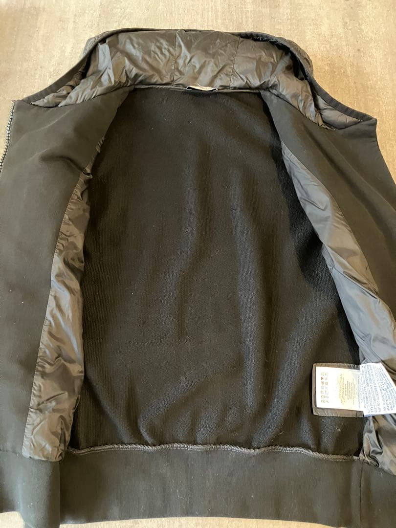 Moncler モンクレール　ダウンとコンビのパーカー　斜めジップ