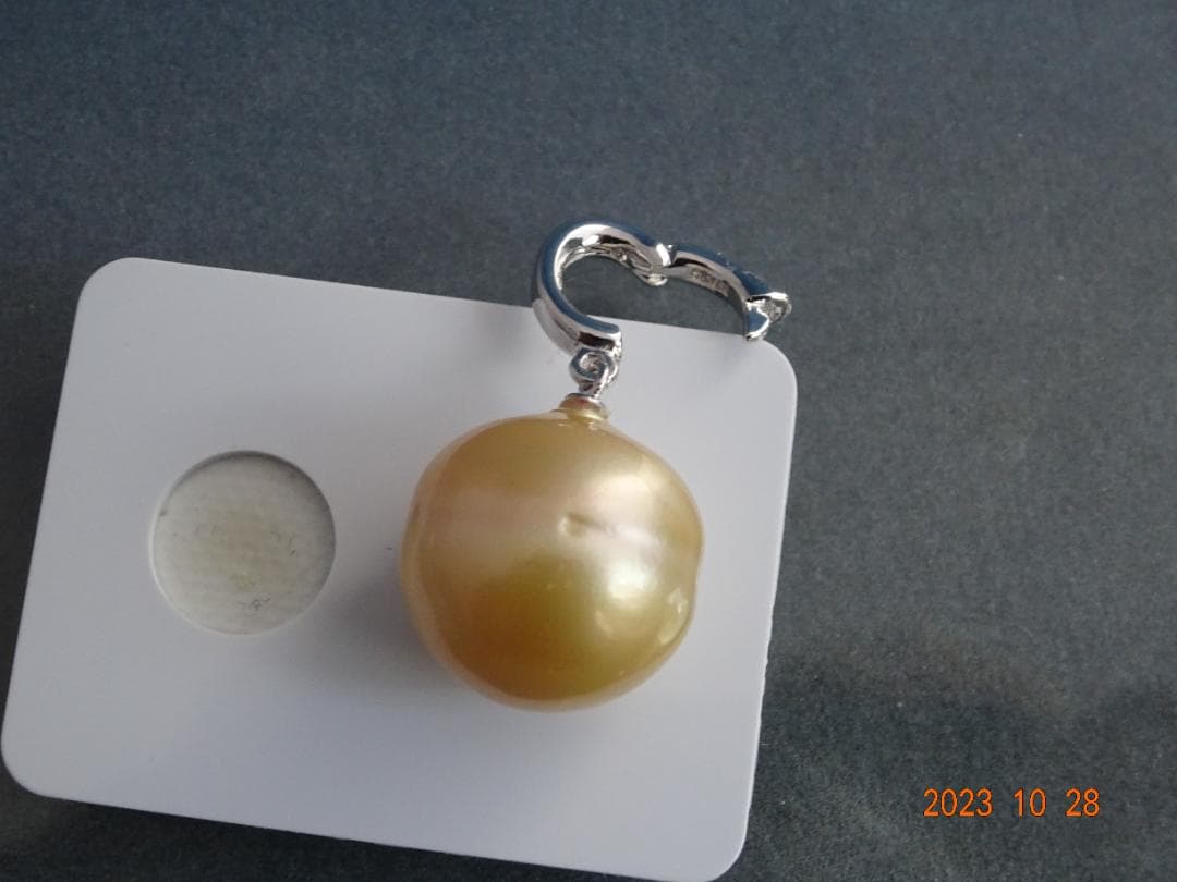 白蝶真珠（約15.2×15.1㎜）SV925ペンダント　スピネルネックレス