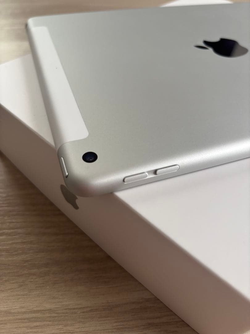 iPad 第9世代 64GB SIMフリー　ほぼ未使用に近い　3点セット