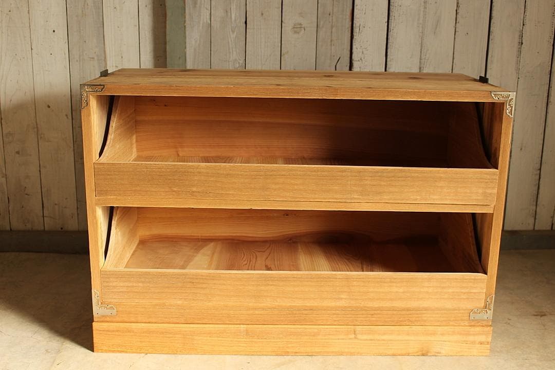 古い木製の引き出し　2段