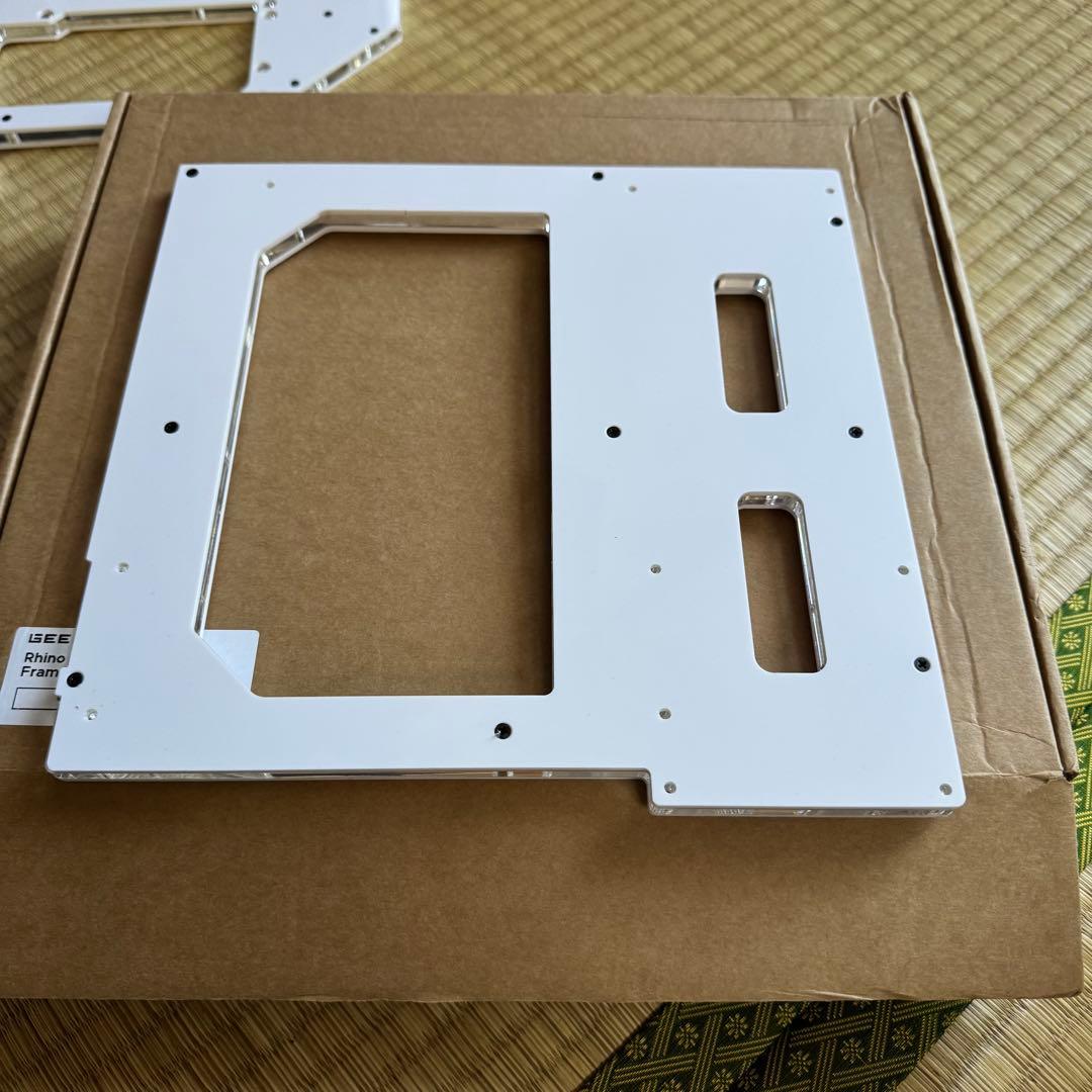 Geeek Rhino M mATX オープンエアケース ホワイト