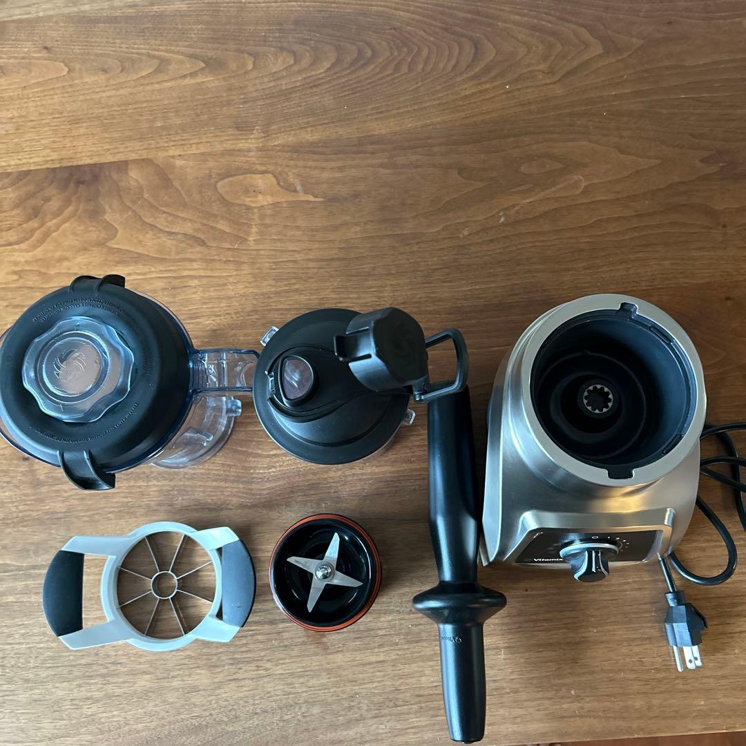 スーパーセール❗️ 美品　Vitamix ブレンダー本体 2カップ付き