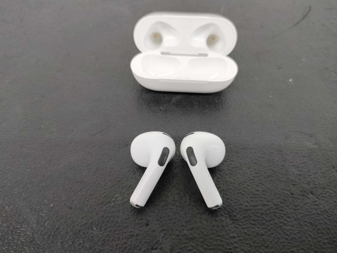 【美品】AirPods（第3世代） Lightningモデル
