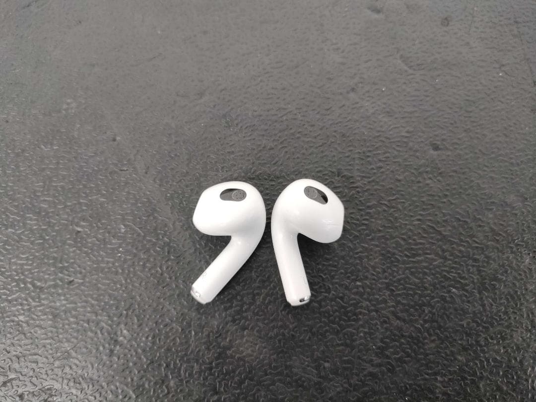 【美品】AirPods（第3世代） Lightningモデル