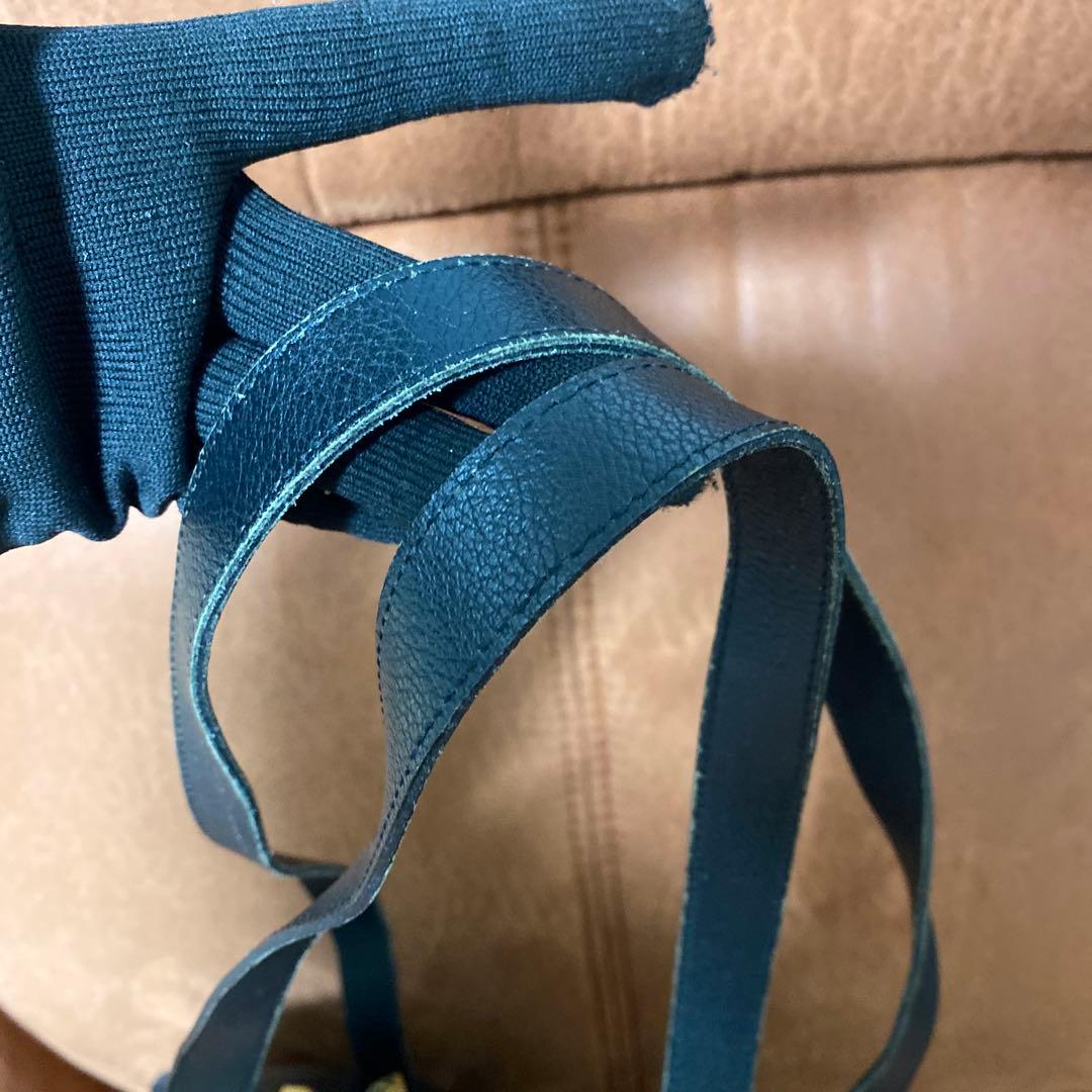 YVES SAINT LAURENTイヴサンローランロゴ刺繍 レザーハンドバッグ