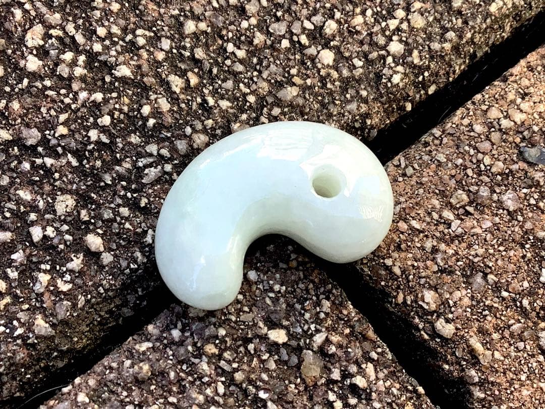 ✳癒やされる守護石の御守りです　糸魚川翡翠ジェダイト勾玉　外部鑑定の機械鑑別書付