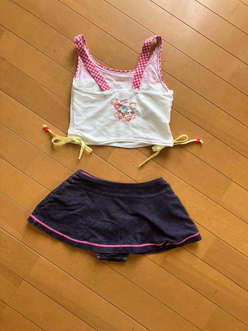 メゾピアノ　水着　上135、下130