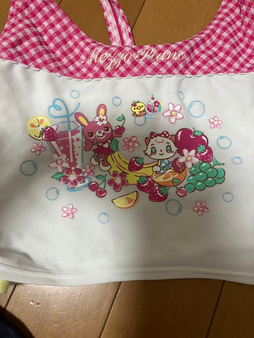 メゾピアノ　水着　上135、下130