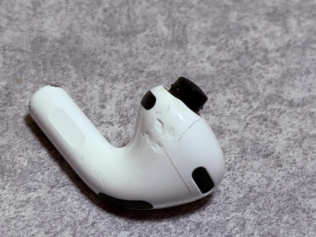 AirPods Pro 3 ケース＆右耳ほぼ新品 (※左イヤホン傷あり動作OK)