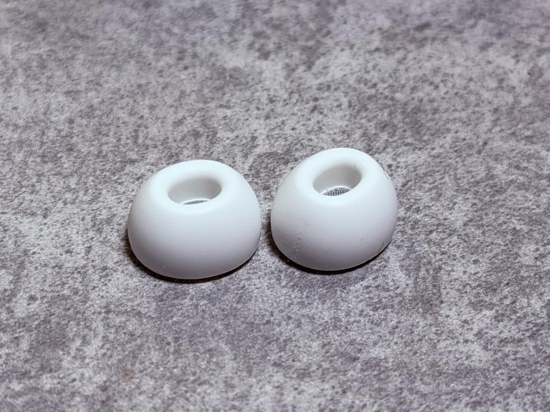 AirPods Pro 3 ケース＆右耳ほぼ新品 (※左イヤホン傷あり動作OK)