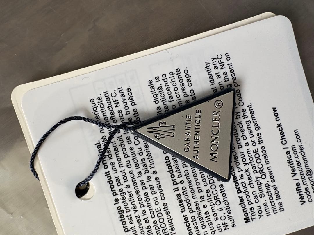 MONCLER ブラック マヤダウンジャケット フード付き