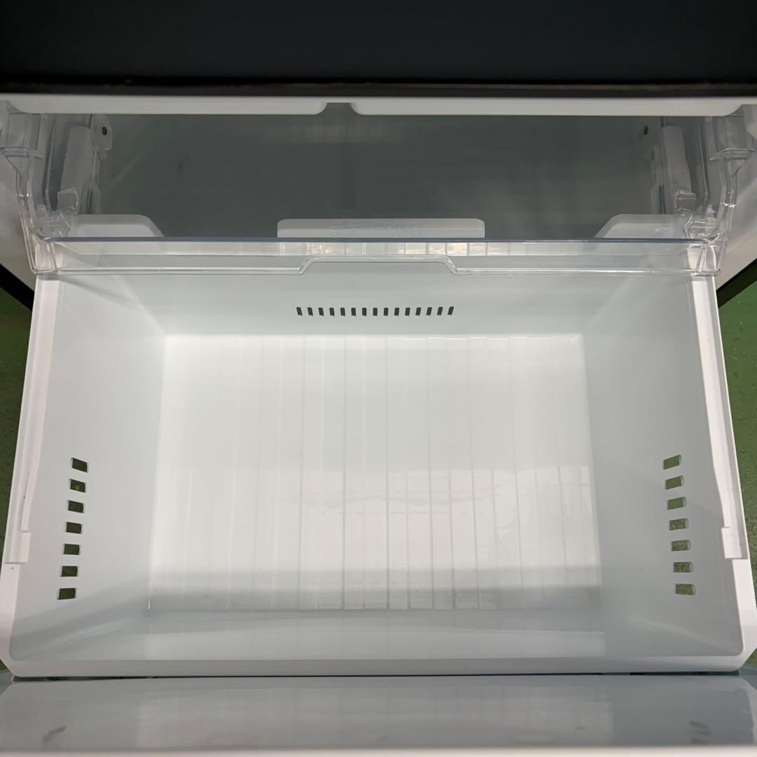 633 TOSHIBA 2022年製　大型冷蔵庫　右開き　300L以上　326L