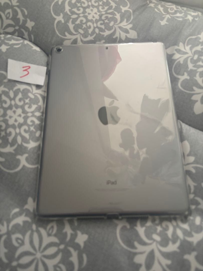 ③Apple iPad (第6世代) 32GB スペースグレー